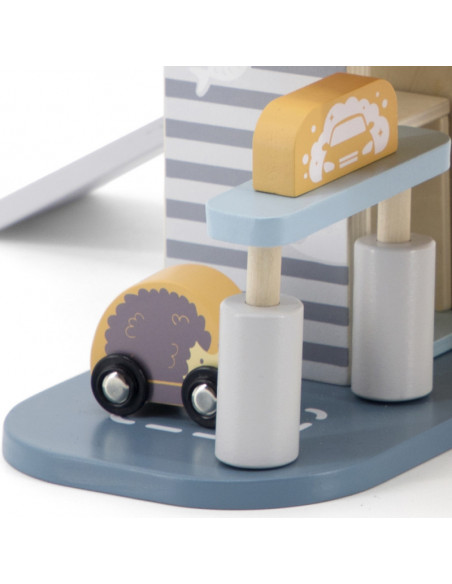 Statie de benzina cu parcare, lift si heliport, PolarB