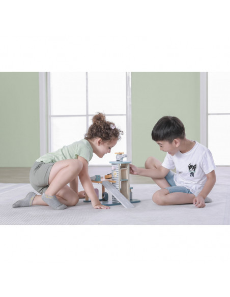 Statie de benzina cu parcare, lift si heliport, PolarB