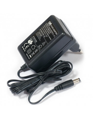 Switch cu 4 sloturi SFP+ si un port gigabit silent MikroTik