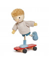 Figurine din lemn - Edward si skateboard-ul,ROB-TL8145