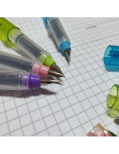 Stilou Ecada Straveziu cu penita ascunsa Marime F - 93102,93102