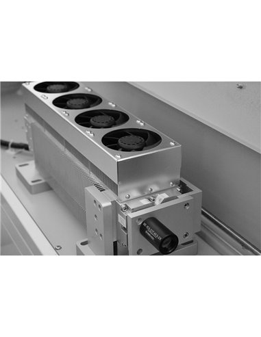 Echipament compact de tip desktop pentru gravare/taiere cu laser AEON MIRA 7