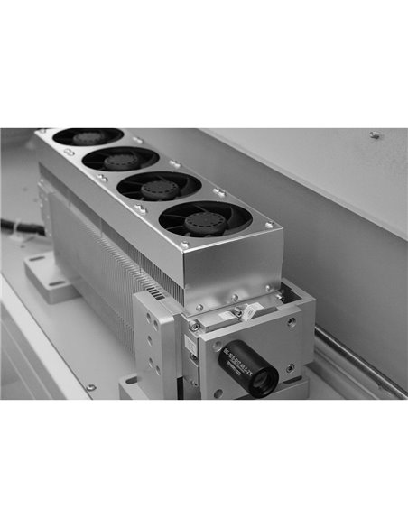 Echipament compact de tip desktop pentru gravare/taiere cu laser AEON MIRA 7