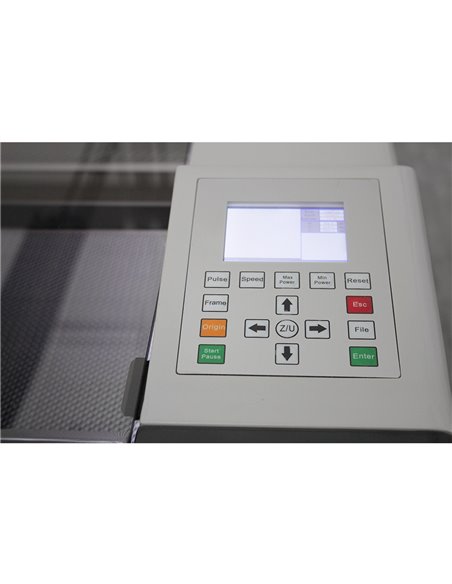 Echipament compact de tip desktop pentru gravare/taiere cu laser AEON MIRA 7