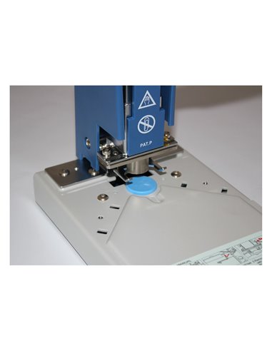 Instrument profesional cu mare rezistenta si fiabilitate pentru finisarea calendarelor de perete WARRIOR, 21139 Instrument profesional cu mare rezistenta si fiabilitate pentru finisarea calendarelor de perete WARRIOR, 21139