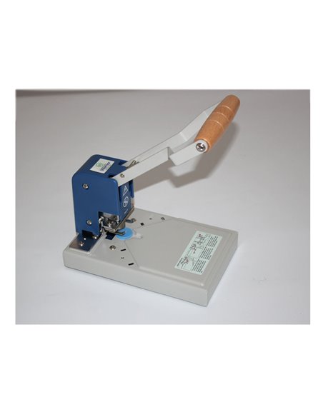 Instrument profesional cu mare rezistenta si fiabilitate pentru finisarea calendarelor de perete WARRIOR, 21139 Instrument profesional cu mare rezistenta si fiabilitate pentru finisarea calendarelor de perete WARRIOR, 21139