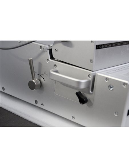 Echipament semiautomat pentru perforat documente cu ejectie automata a colii perforate SUPU SUPER360E