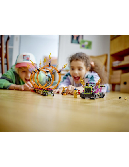 Lego City Camion De Cascadorie Si Provocarea Cercurilor De Foc