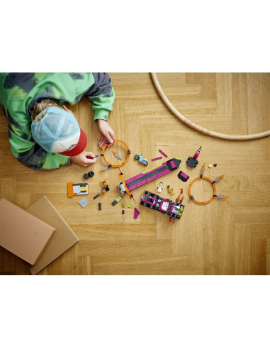 Lego City Camion De Cascadorie Si Provocarea Cercurilor De Foc