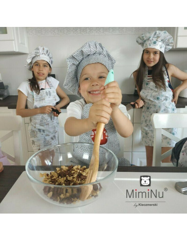BN-6426972005531,MimiNu - Set Micutul bucatar, Cu sort, o boneta si accesoriu pentru vase calde, Din bumbac certificat Oeko Tex 