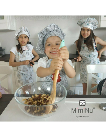 BN-6426972005531,MimiNu - Set Micutul bucatar, Cu sort, o boneta si accesoriu pentru vase calde, Din bumbac certificat Oeko Tex 