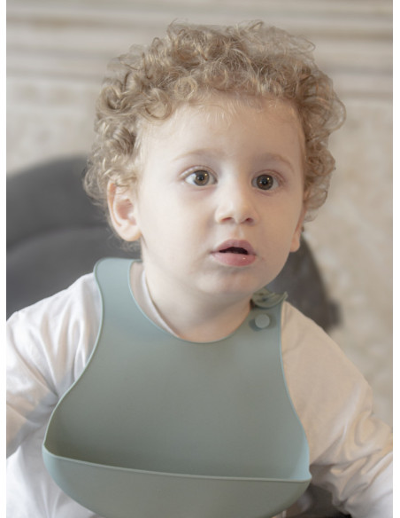 UP-bj_7281,Set diversificare 4 piese din silicon BabyJem: bavetica, farfurie, lingurita si pahar (Culoare: Gri)