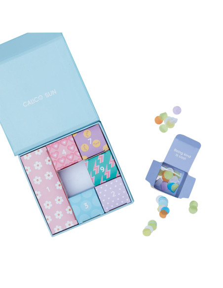 291-004,Set cadou bratara si charmuri - Calendar pentru sarbatorit evenimente - Cool To Be Kind