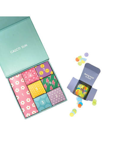 291-004,Set cadou bratara si charmuri - Calendar pentru sarbatorit evenimente - Cool To Be Kind