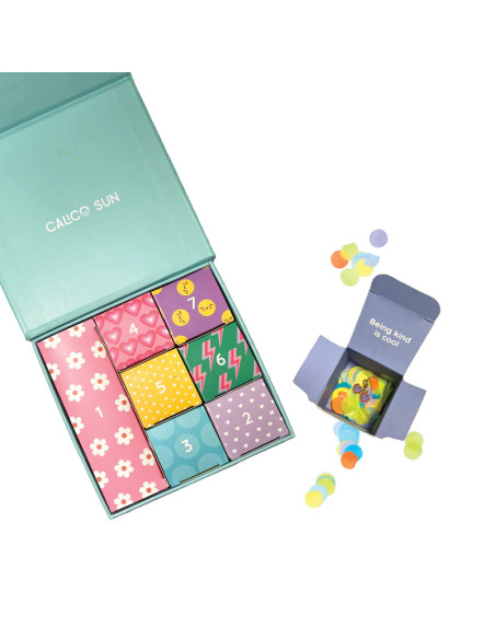 291-004,Set cadou bratara si charmuri - Calendar pentru sarbatorit evenimente - Cool To Be Kind