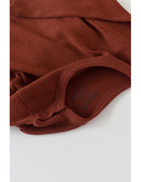 UP-BC-CSYM21501-3,Set 3 piese: bluzita cu maneca lunga, panataloni lungi si caciulita din bumbac organic si modal - Caramiziu