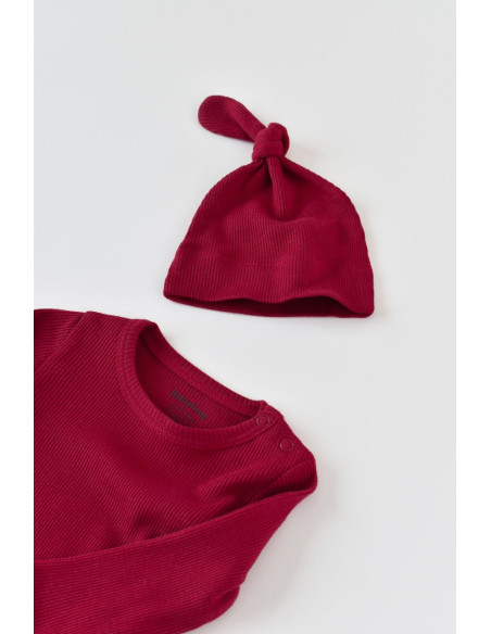 UP-BC-CSYM23502-6,Set 3 piese: body cu maneca lunga, panataloni lungi cu botosei si caciulita din bumbac organic si modal - Rosu