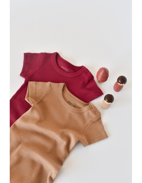 UP-BC-CSYM1106-12,Set de 2 salopetele cu maneca scurta din bumbac organic si modal - Rosu/ Maro BabyCosy (Marime: 12-18 Luni)