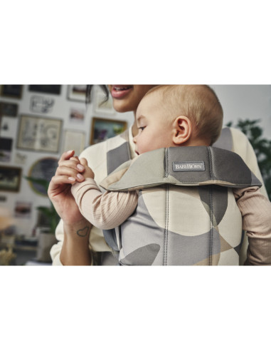 BS-021039E1,BabyBjorn - Marsupiu anatomic cu multiple pozitii de purtare Mini Khaki/Green Bumbac