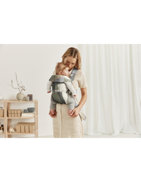 BS-021039E1,BabyBjorn - Marsupiu anatomic cu multiple pozitii de purtare Mini Khaki/Green Bumbac