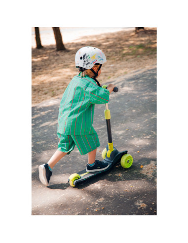 BN-LOE-TIMMY_GREEN_LIME,Lionelo - Trotineta Timy, Copii, Pliabila, Pana la 50 Kg, Cu design ergonomic, Cu lumini LED, 26,5 x 60 