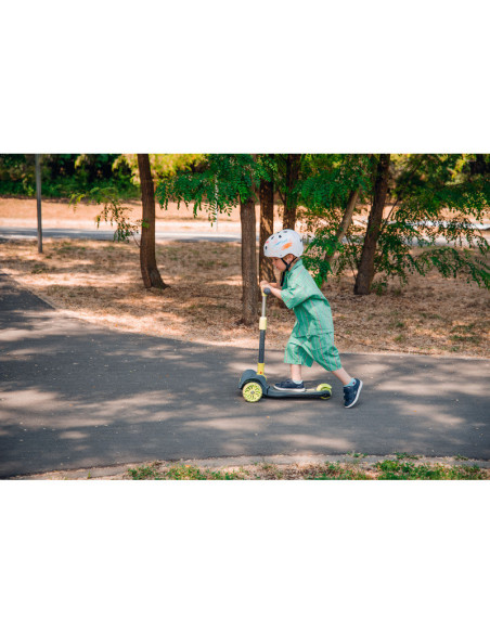 BN-LOE-TIMMY_GREEN_LIME,Lionelo - Trotineta Timy, Copii, Pliabila, Pana la 50 Kg, Cu design ergonomic, Cu lumini LED, 26,5 x 60 