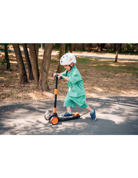 BN-LOE-TIMMY_GREEN_LIME,Lionelo - Trotineta Timy, Copii, Pliabila, Pana la 50 Kg, Cu design ergonomic, Cu lumini LED, 26,5 x 60 