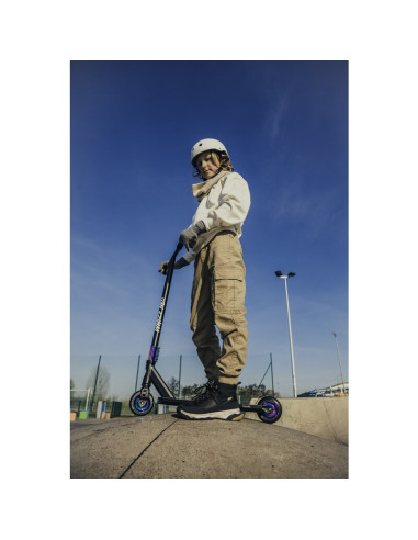 BN-LO-WHIZZ-NEO_BLACK_CARBON,Lionelo - Trotineta Whizz, Pentru Acrobatii, Rulmenti ABEC-9, Sistemul de compresie IHC 9, 20 - 100