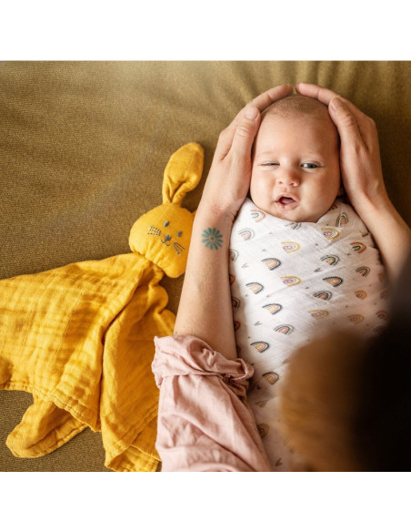 BN-416819,Petite&Mars - Jucarie interactiva, Iepurasul Hugo, Din muselina de bambus, Cu sunet, Conform standardului de securitat