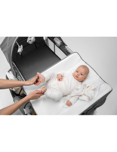 BN-LO-SVEN_PLUS_GREY_CONCRETE,Lionelo - Patut pliant cu doua nivele Sven Plus, 120x60 cm, arcada jucarii, masuta de infasat, vib