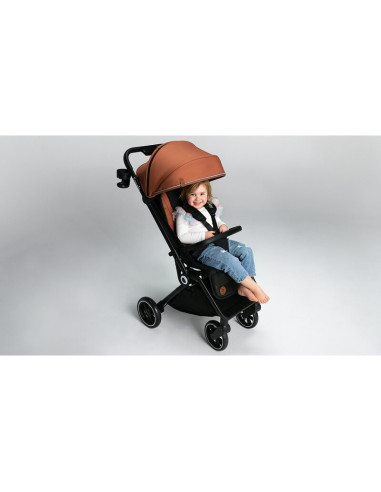 BN-LO-CLOE_BEIGE_SAND,Lionelo - Carucior sport Cloe, De la nastere, Cu accesorii, Cadru din aluminiu, 0-22 kg, Usor, Pliabil cu 