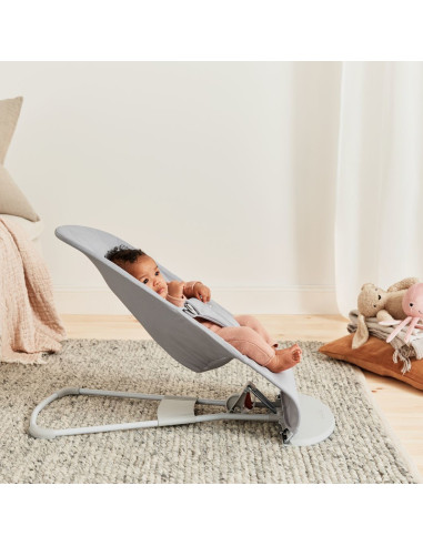 BS-006224A,BabyBjorn - Balansoar Bliss Light Grey din tesatura matlasata cu aspect delicat de petala
