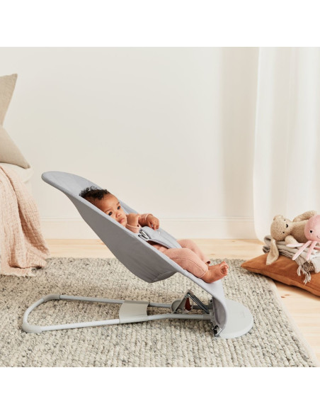 BS-006224A,BabyBjorn - Balansoar Bliss Light Grey din tesatura matlasata cu aspect delicat de petala