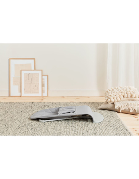 BS-006224A,BabyBjorn - Balansoar Bliss Light Grey din tesatura matlasata cu aspect delicat de petala