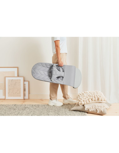 BS-006224A,BabyBjorn - Balansoar Bliss Light Grey din tesatura matlasata cu aspect delicat de petala