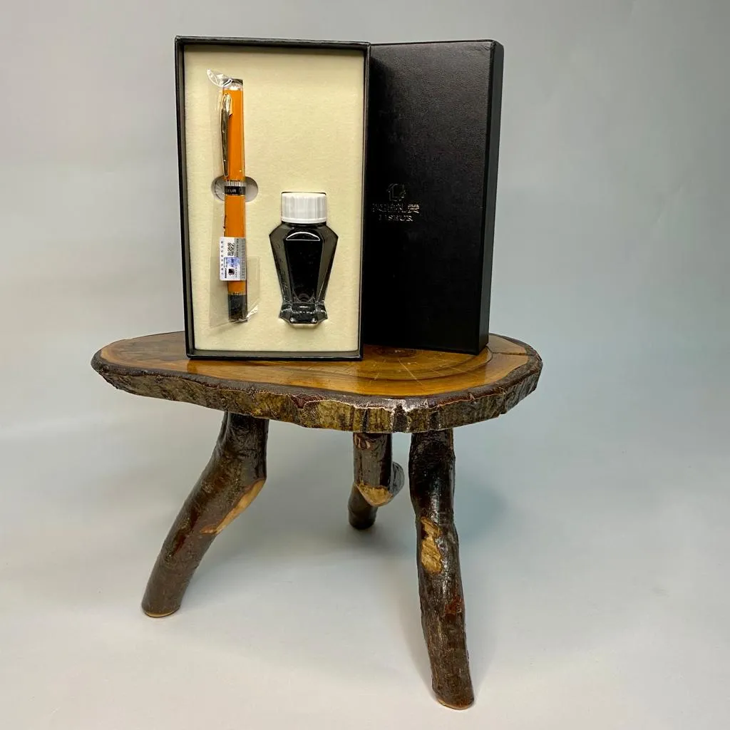 set-liseur-26t917-stilou-cerneala-si-cadou-galben-mustar.jpg